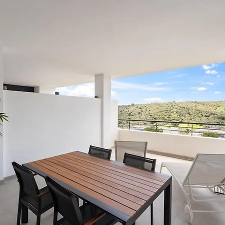 Apartment Unwind In Stylish Comfort At Golf Rdr478