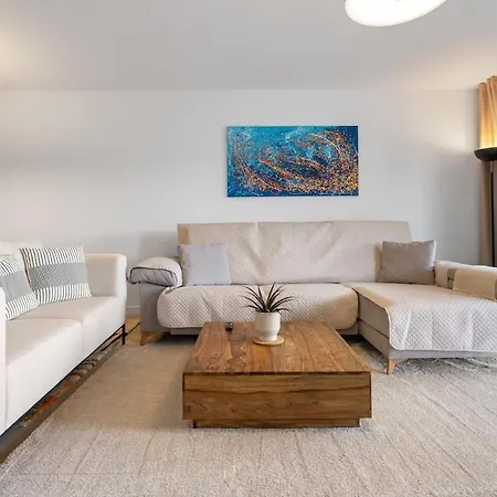 Unwind In Stylish Comfort At Golf Rdr478 Apartment